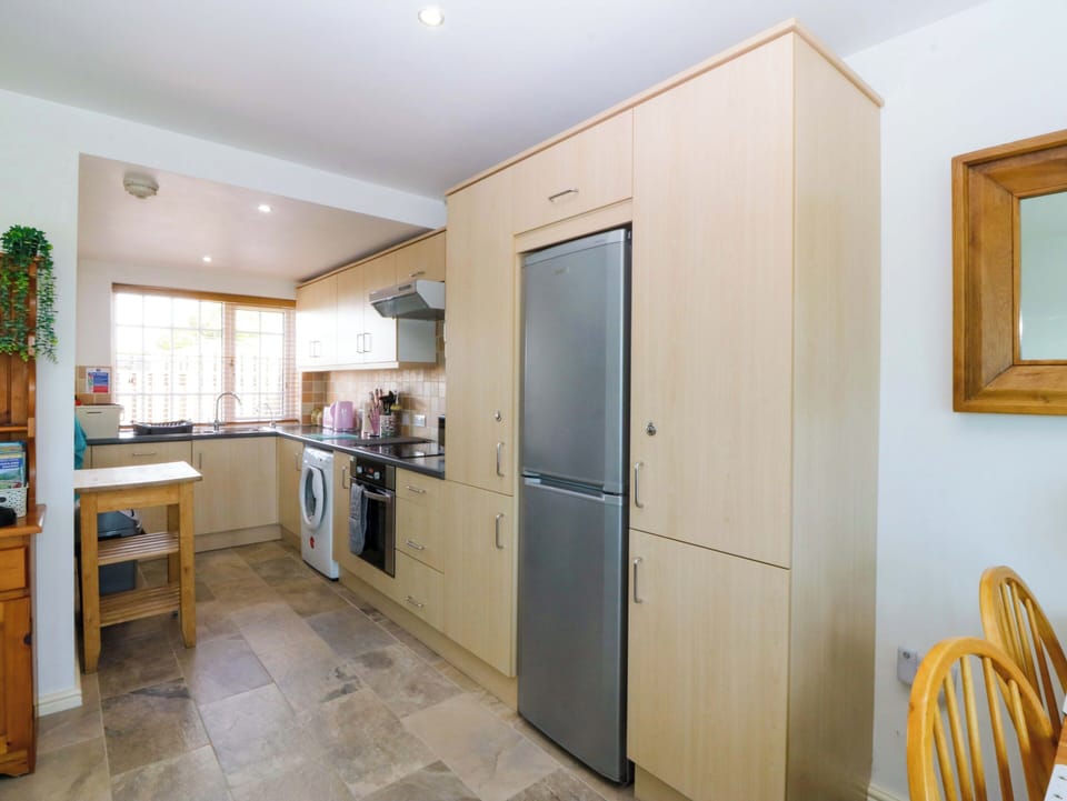 Cottage | Private kitchen | Dishwasher, highchair, cookware/dishes/utensils