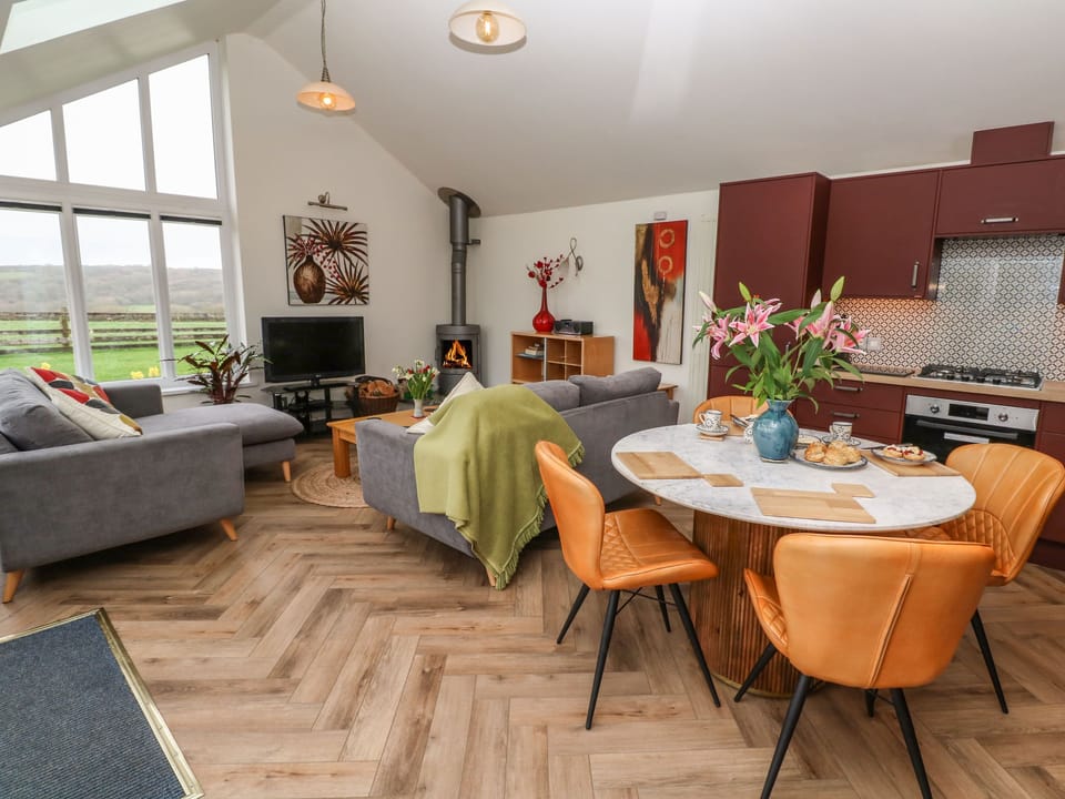 Cottage | Dining