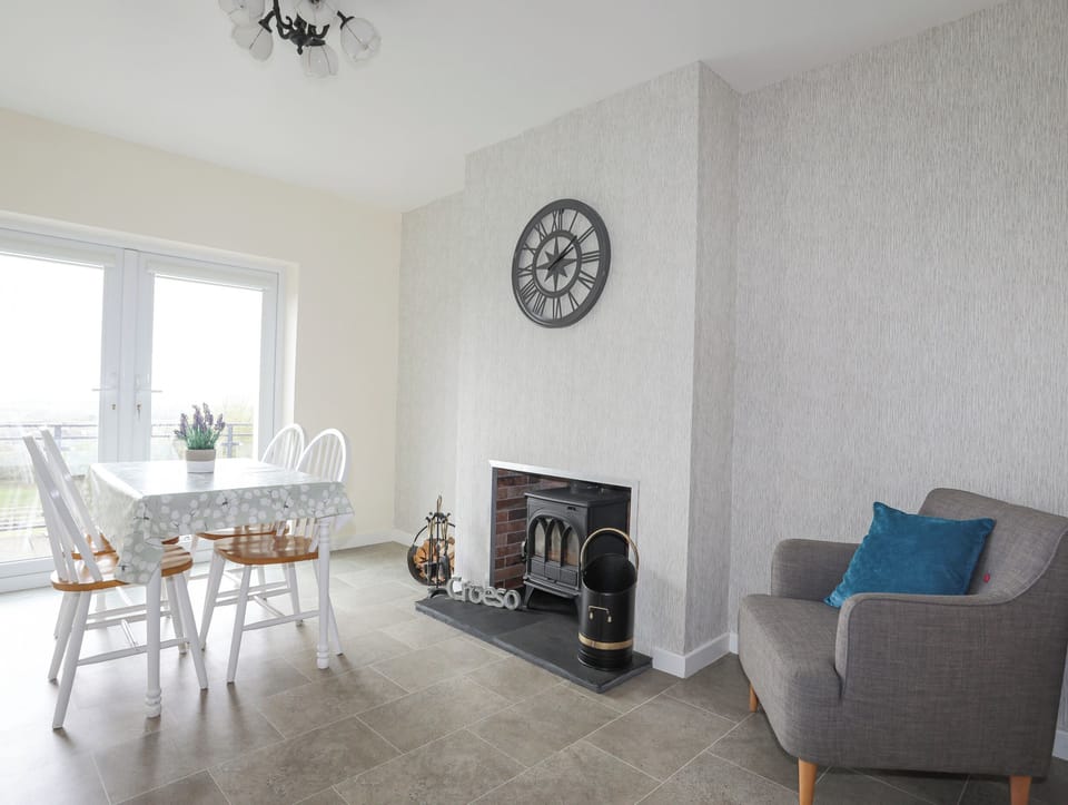 Cottage | Dining