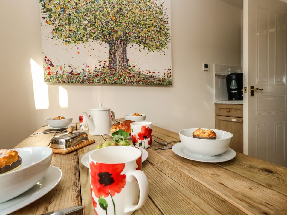 Cottage | Private kitchen | Stovetop, dishwasher, highchair, cookware/dishes/utensils