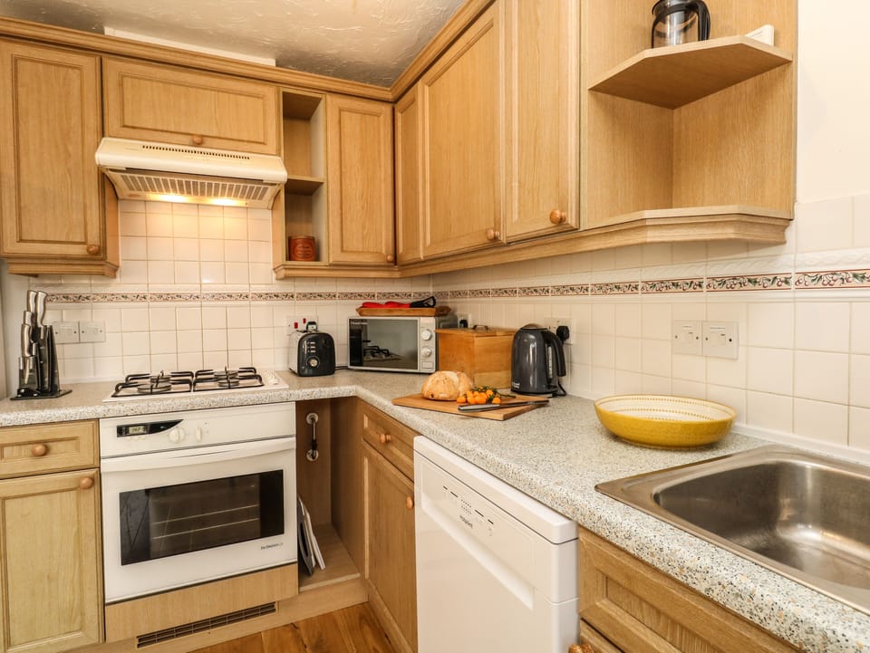 Cottage | Private kitchen | Stovetop, dishwasher, highchair, cookware/dishes/utensils