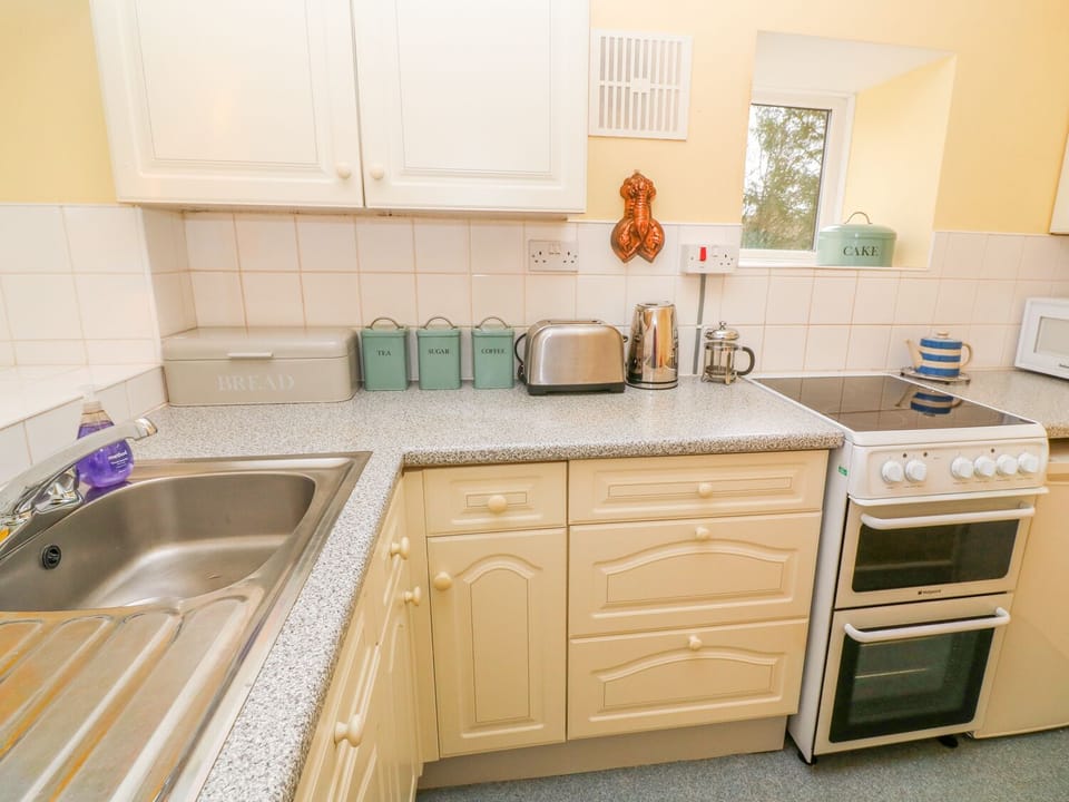 Cottage | Private kitchen | Cookware/dishes/utensils