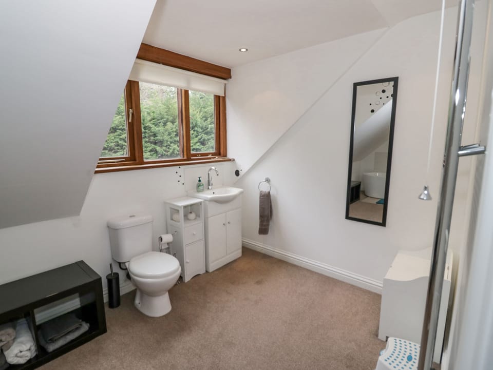 Shatterford Lakes Cottage in Wyre Forest District