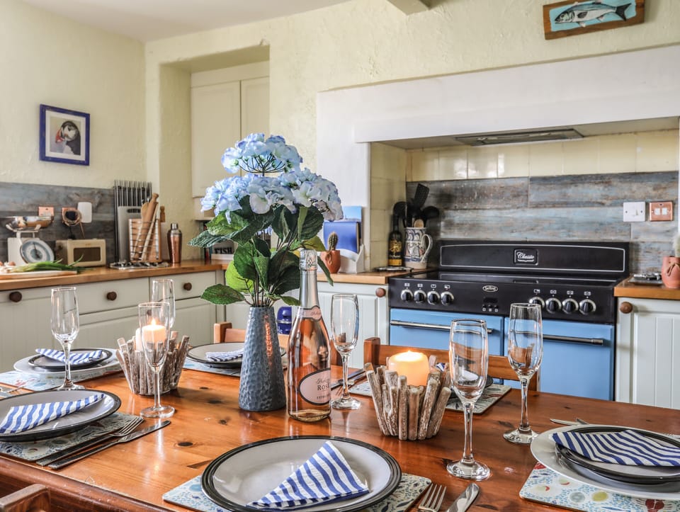 Cottage | Interior