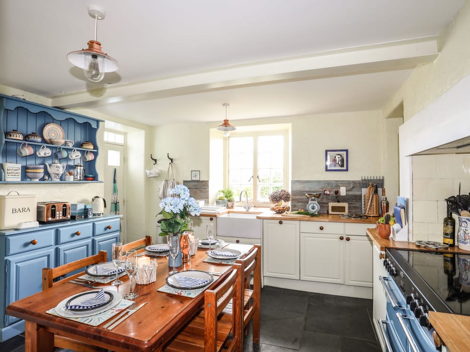 Cottage | Interior