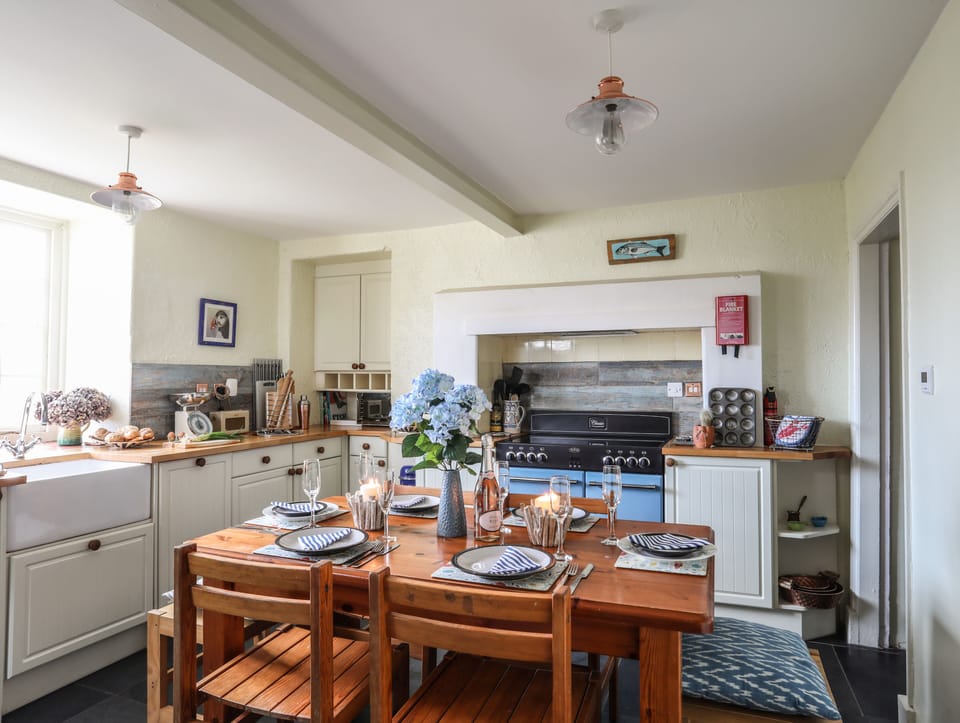 Cottage | Interior