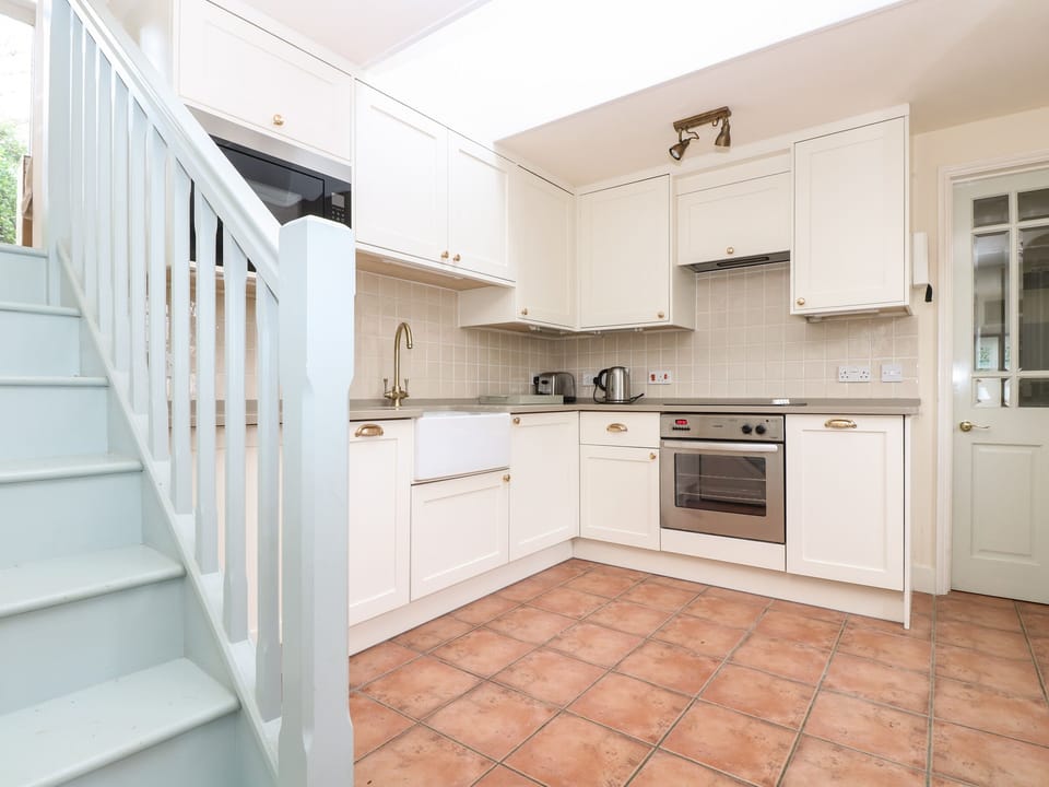 Cottage | Private kitchen | Fridge, microwave, stovetop, dishwasher