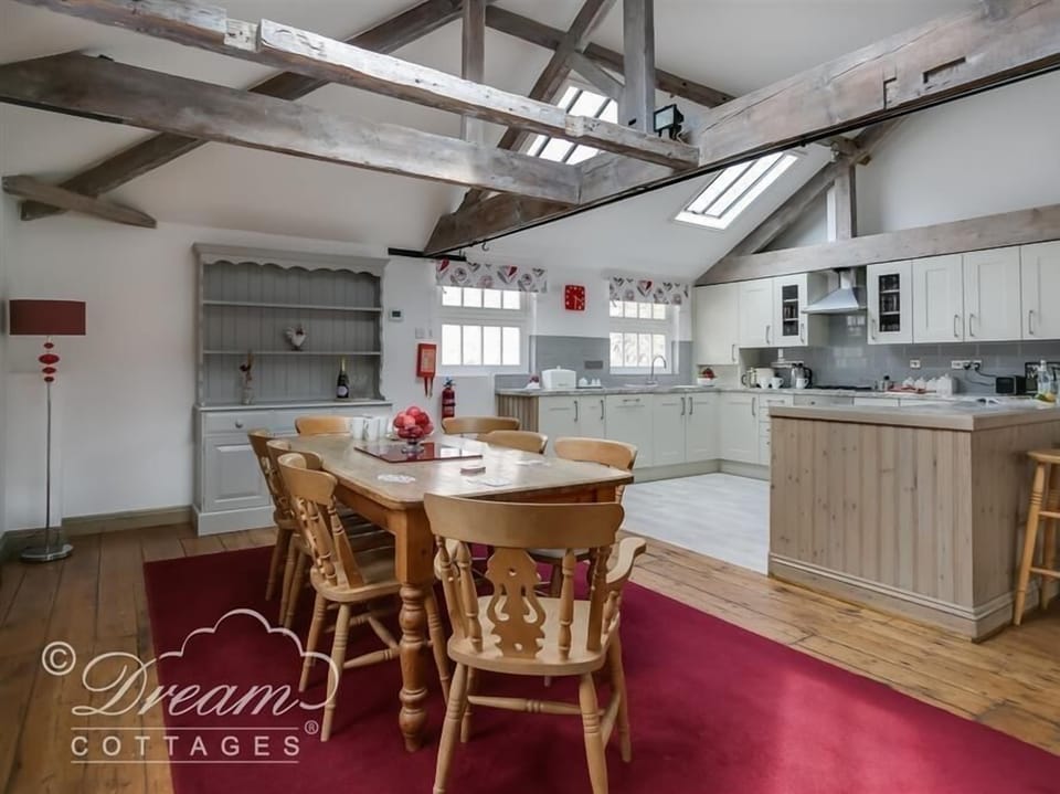 Cottage | Interior