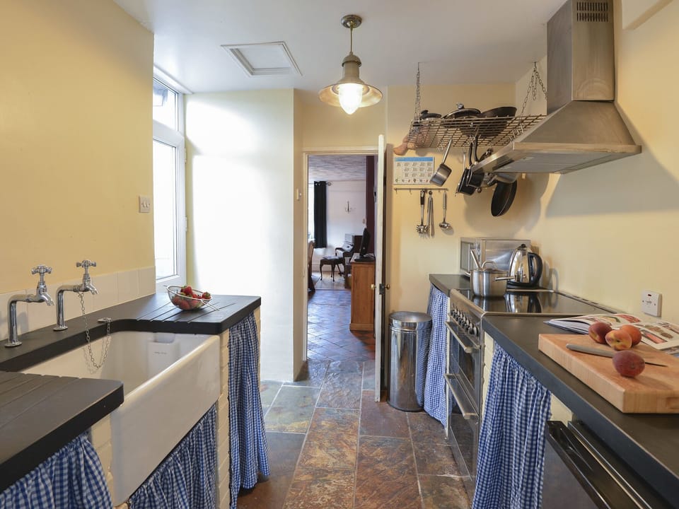 Cottage | Private kitchen | Microwave, stovetop, highchair, cookware/dishes/utensils