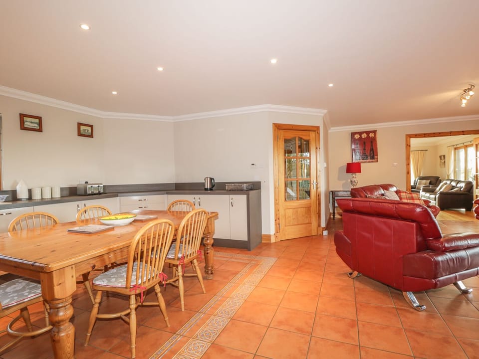 Cottage | Dining