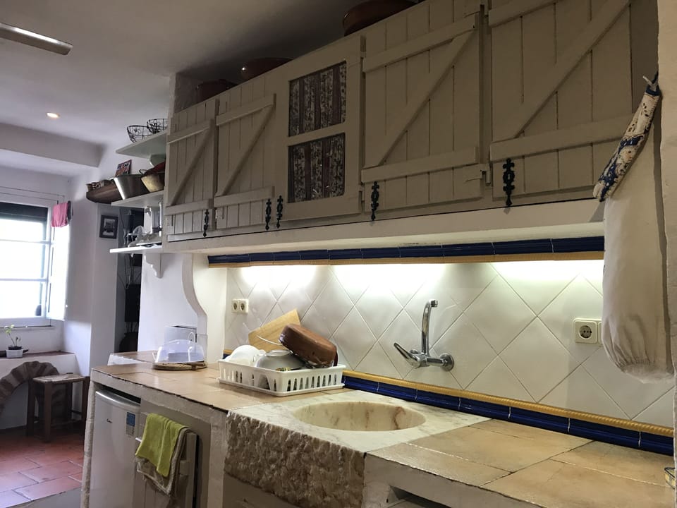 Shared fridge, shared microwave, toaster, cookware/dishes/utensils