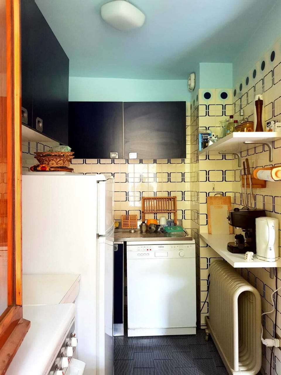 Apartment, 1 Bedroom, Mountain View | Private kitchen | Full-size fridge, oven, stovetop, coffee/tea maker