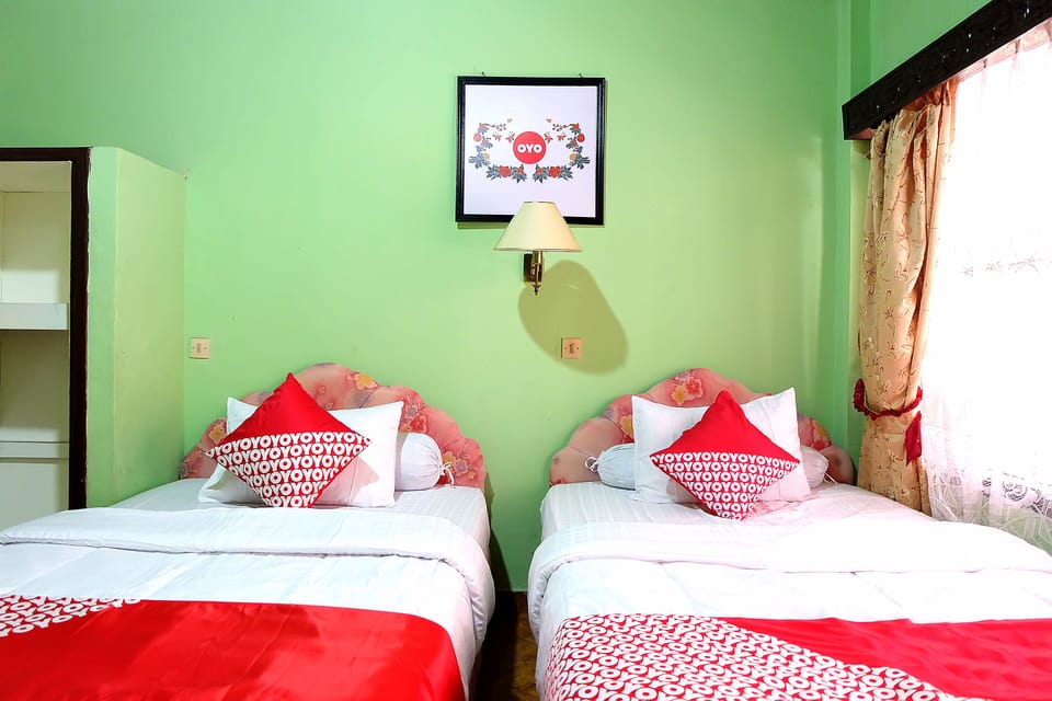 Standard Twin Room | Desk, WiFi (free), bed sheets