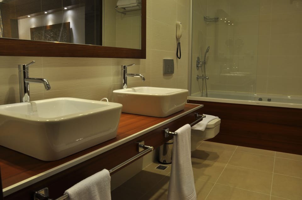 Suite, 1 Bedroom, Sea View | Bathroom sink