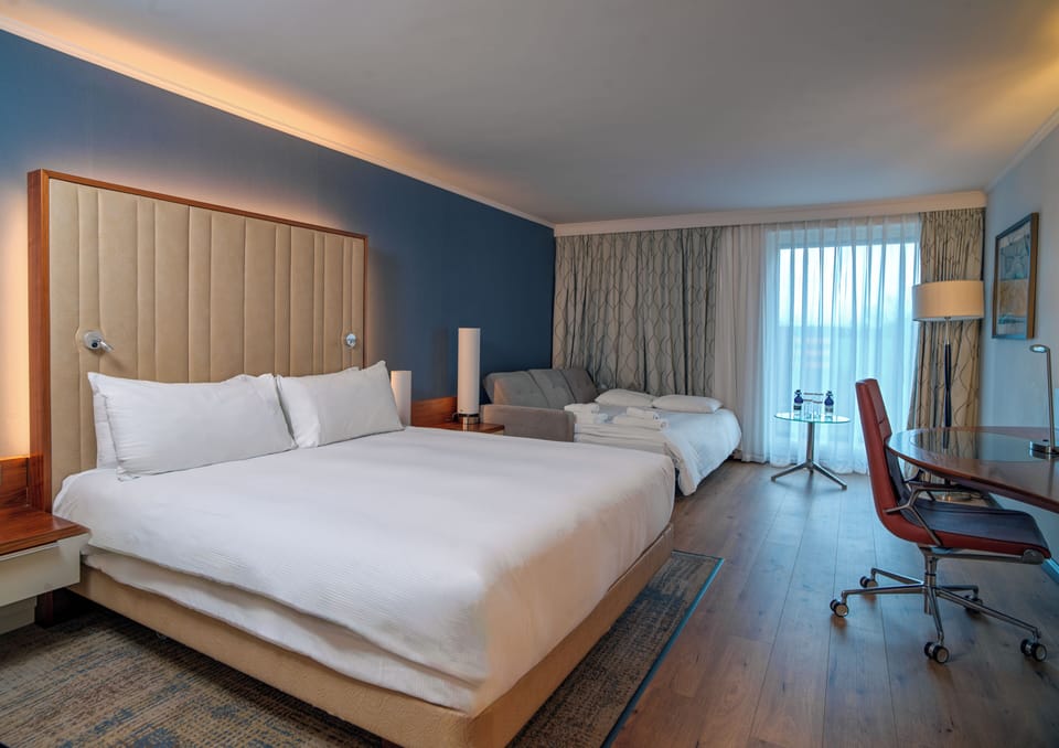 Family Room, 1 King Bed | Minibar, in-room safe, desk, laptop workspace