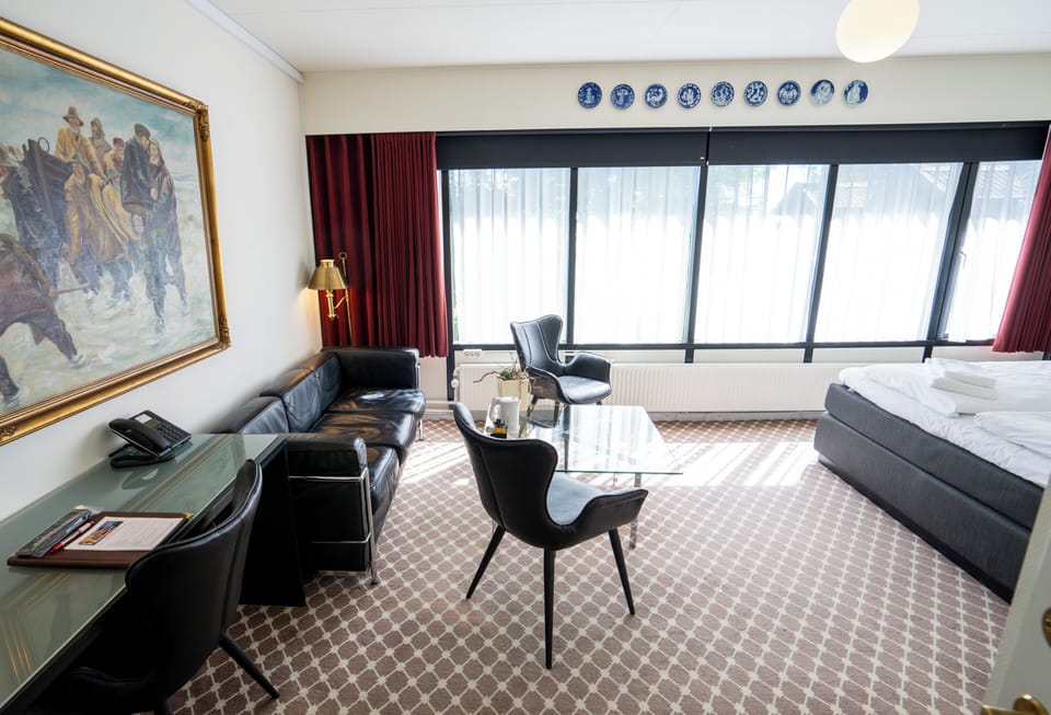 Superior Double Room | Living area | Flat-screen TV, heated floors