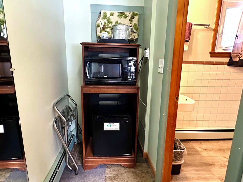 Motel - Double  | Blackout drapes, iron/ironing board, cribs/infant beds, rollaway beds