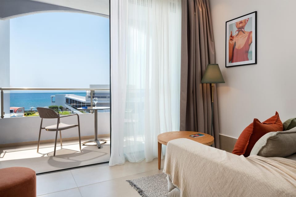 Blackout drapes, soundproofing, free cribs/infant beds, free WiFi