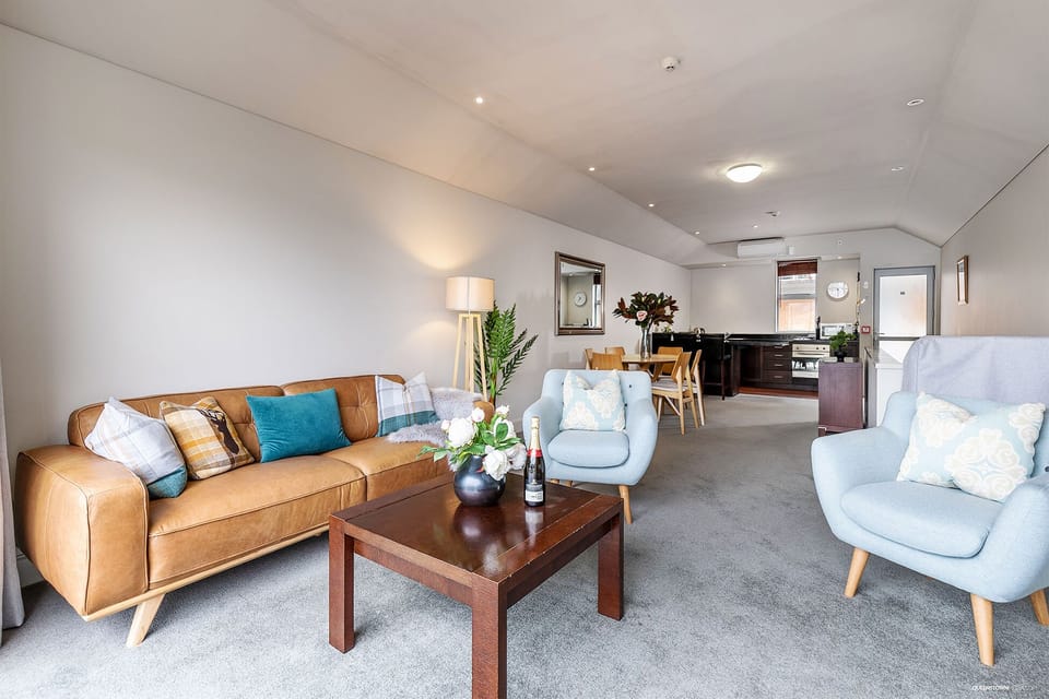 Private 2 Bedrooms Executive Apartment | Living area | Flat-screen TV, Netflix