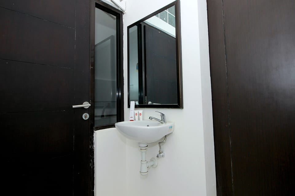 Standard Single Room | Bathroom sink