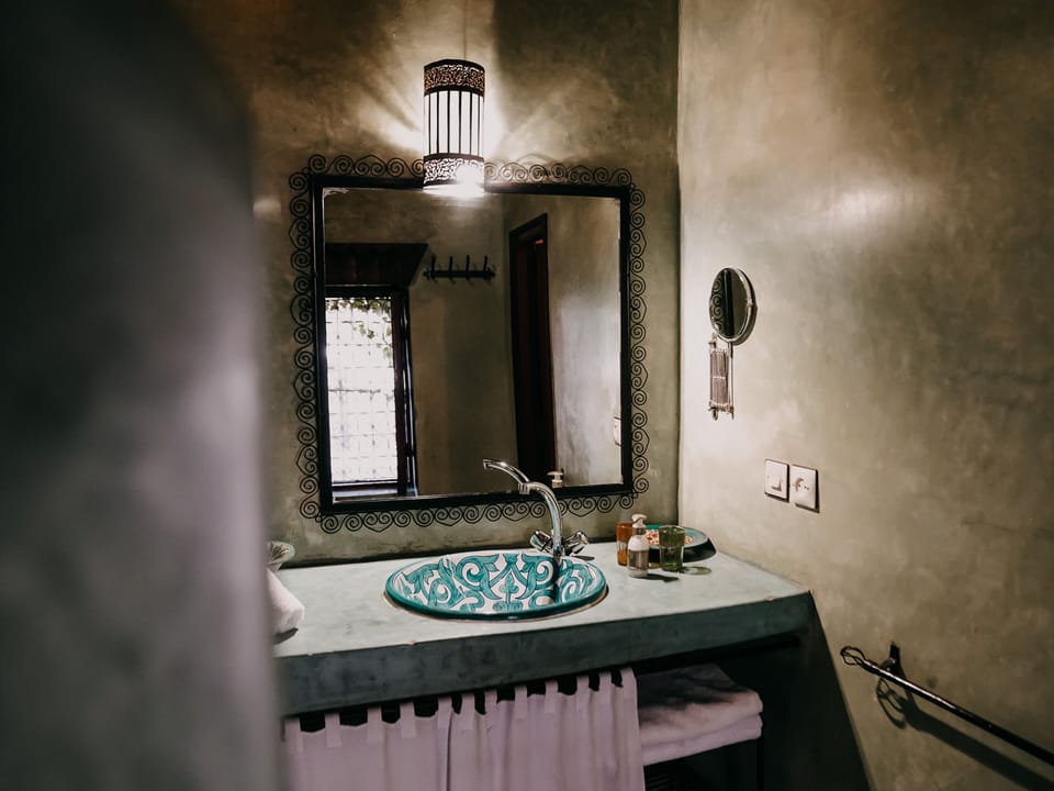 Rainfall showerhead, free toiletries, hair dryer, towels