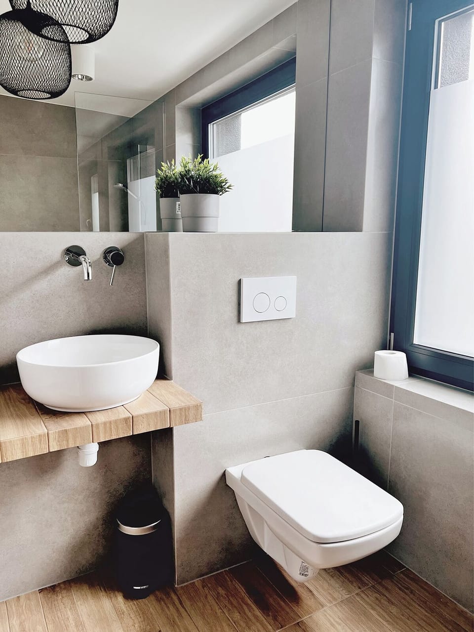 Business Twin Room (P8) | Bathroom | Shower, rainfall showerhead, hair dryer, towels