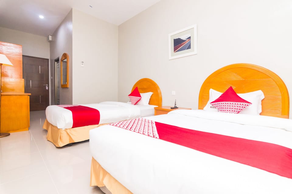Deluxe Twin Room | Desk, WiFi (free), bed sheets