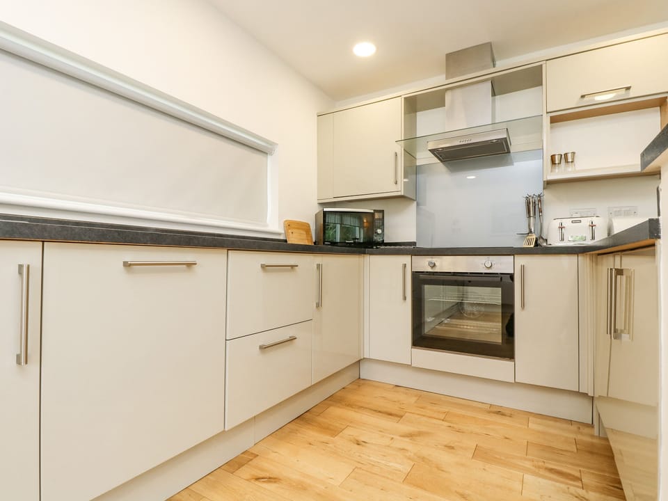 Cottage | Private kitchen | Fridge, microwave, dishwasher, cookware/dishes/utensils