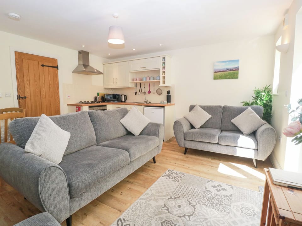 Cottage | Living area | TV