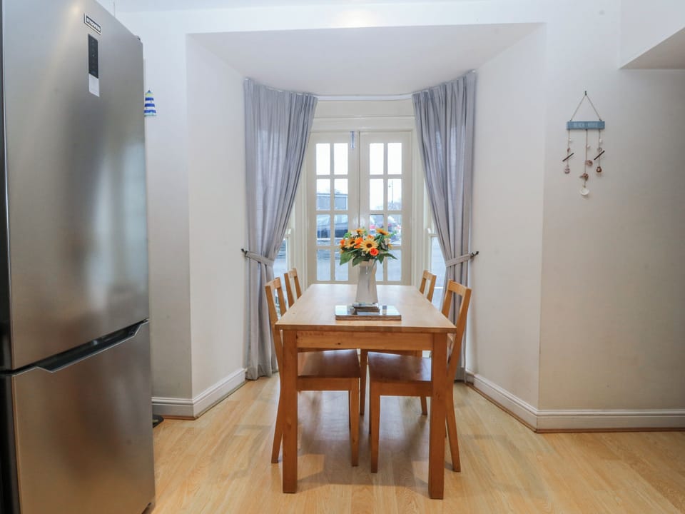 Cottage | Dining