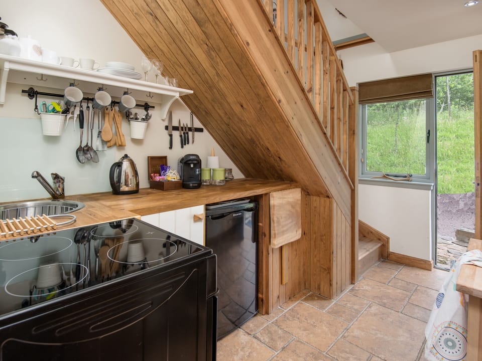 Cottage | Private kitchen | Fridge, stovetop, cookware/dishes/utensils