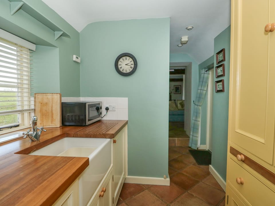 Cottage | Private kitchen | Fridge, microwave, dishwasher, electric kettle