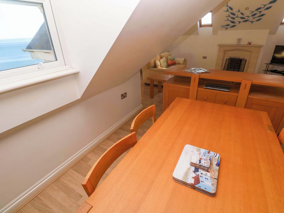 Cottage | Dining