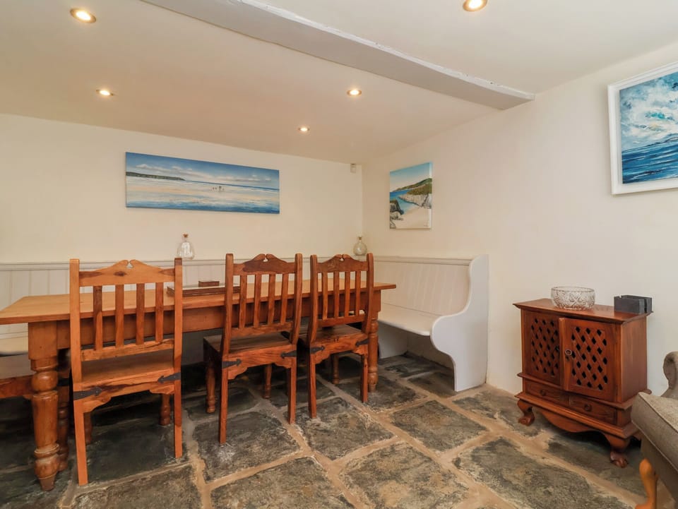 Cottage | Interior