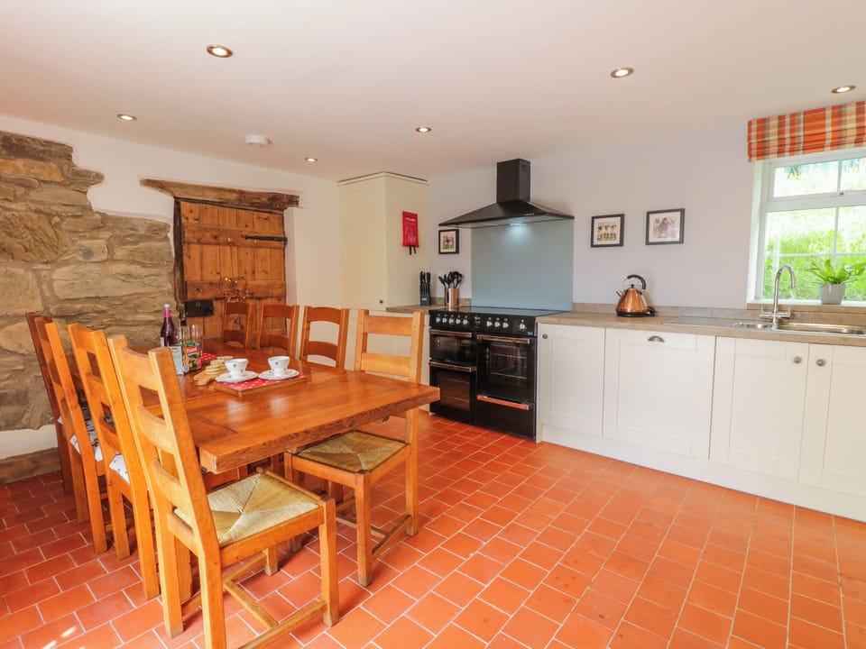 Cottage | Interior