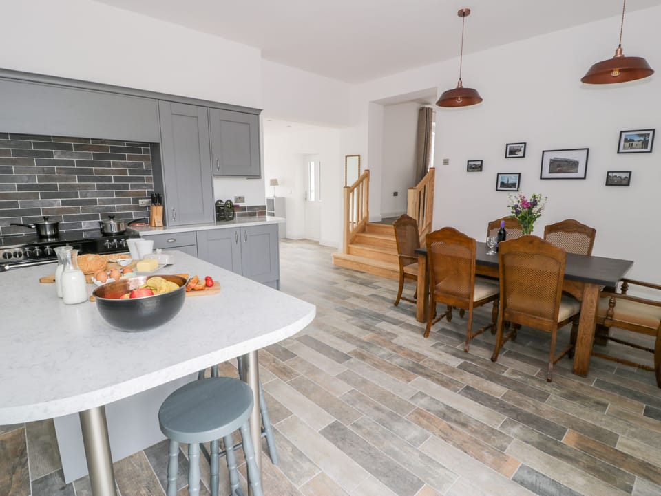 Cottage | Interior