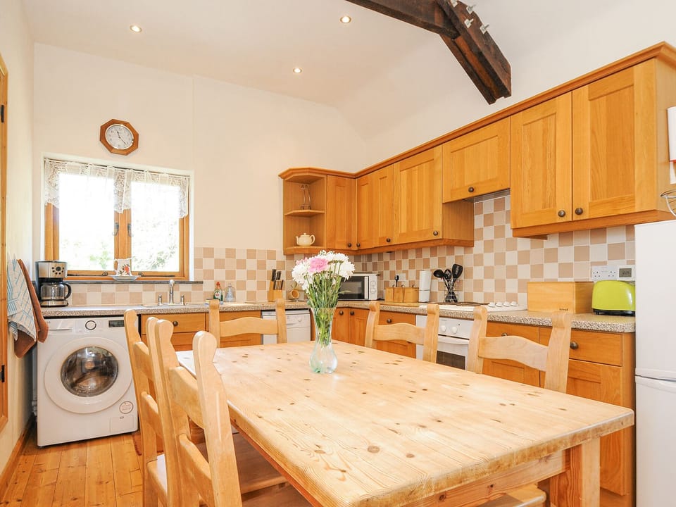 Cottage | Private kitchen | Dishwasher, highchair, cookware/dishes/utensils