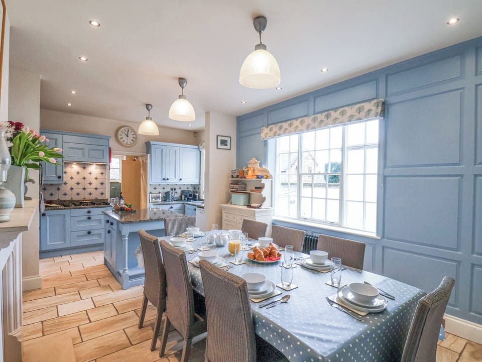 Cottage | Dining