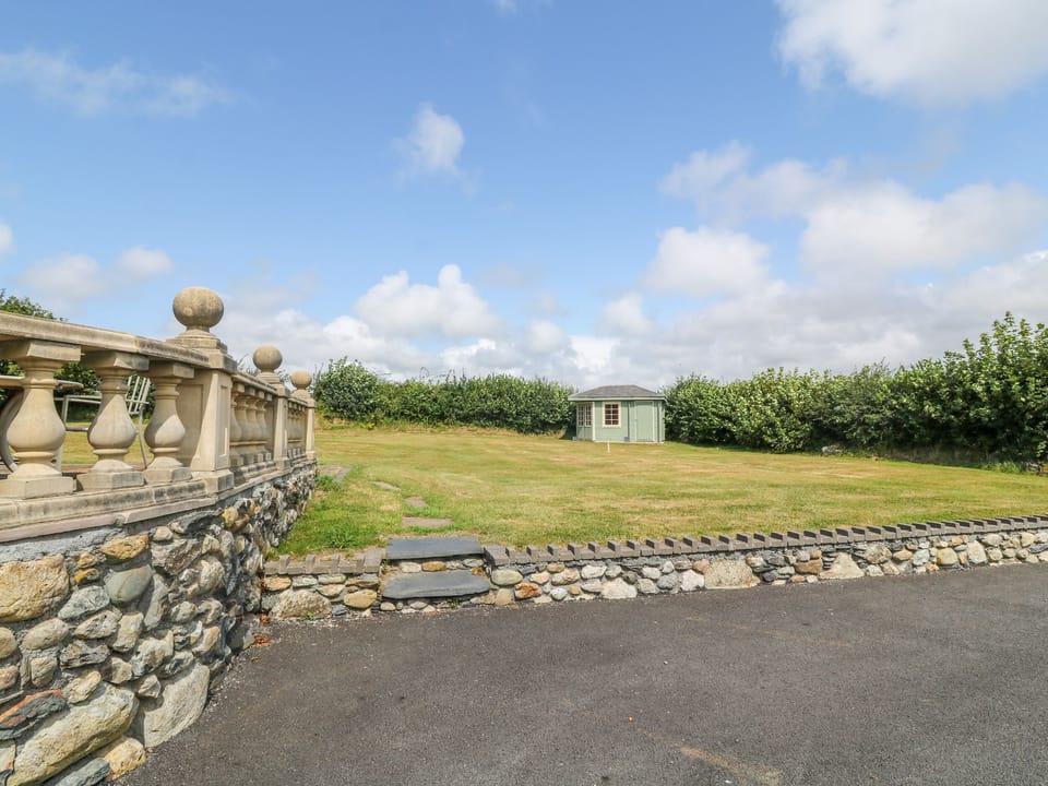 Cottage | Property grounds