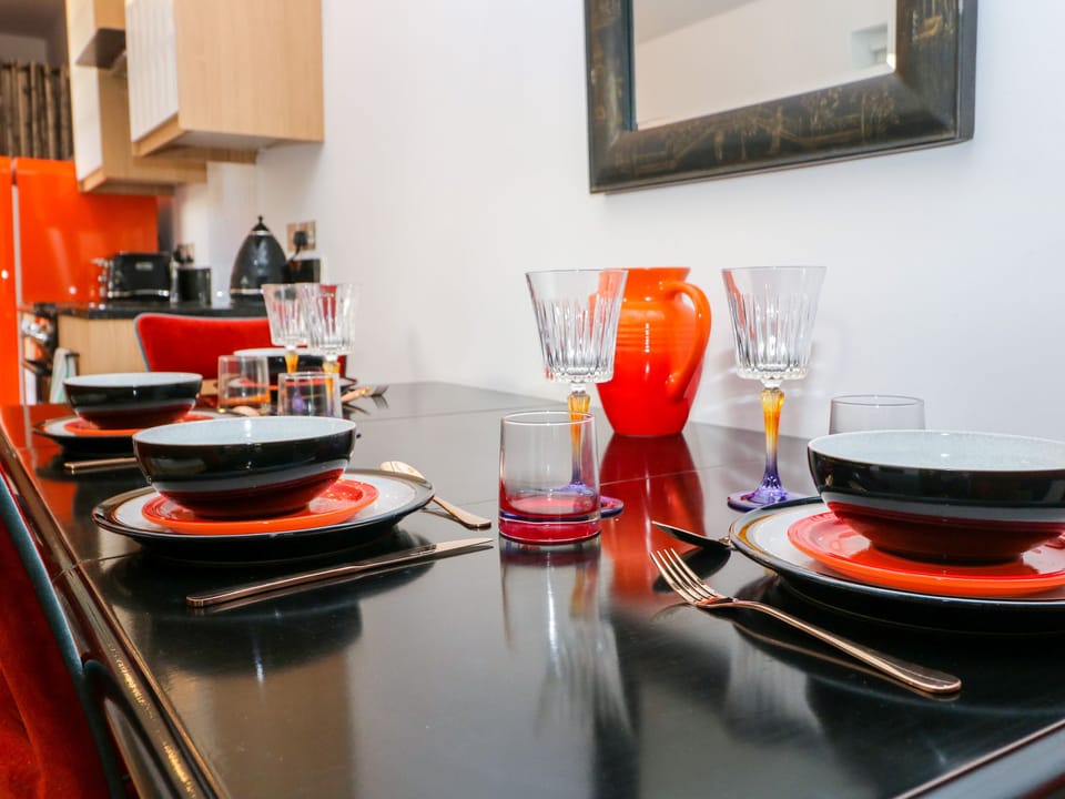 Cottage | Private kitchen | Fridge, oven, stovetop, dishwasher