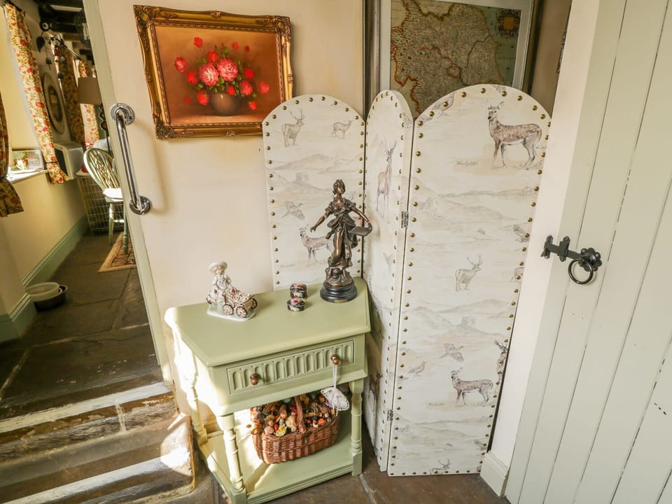 Cottage | Interior