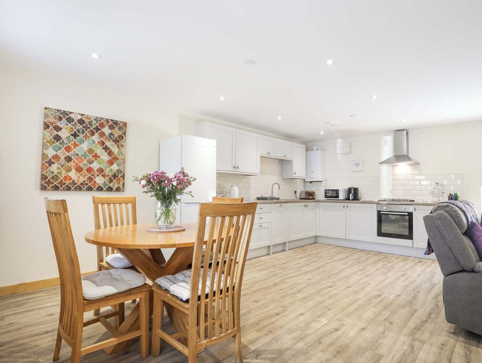 Cottage | Dining