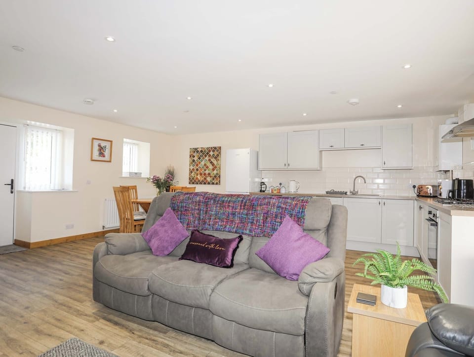 Cottage | Living area | TV