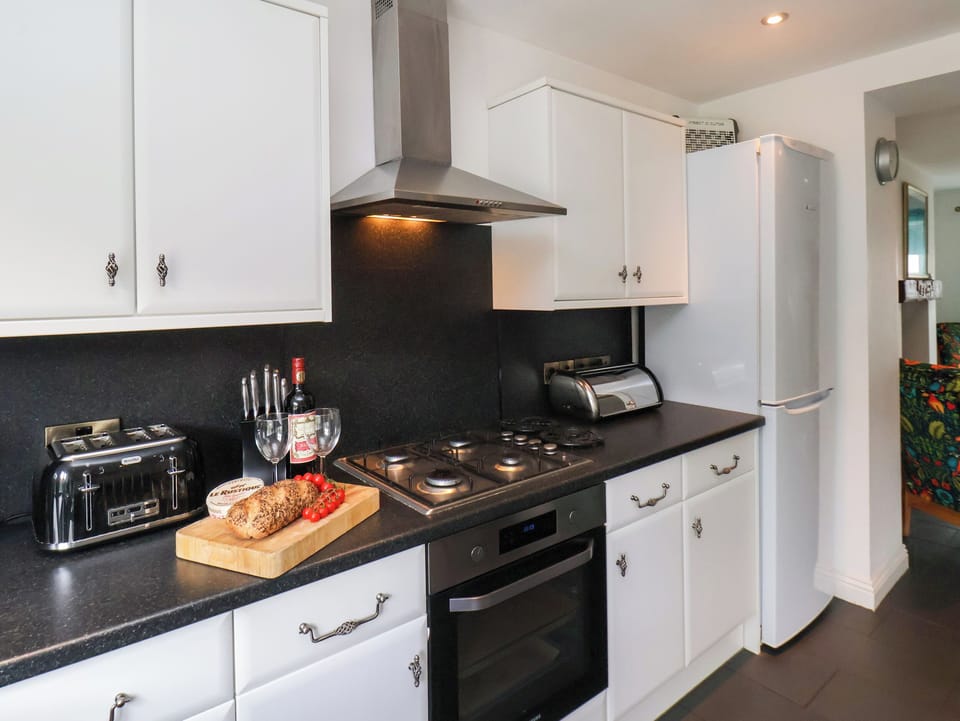 Cottage | Private kitchen | Oven, dishwasher, highchair, cookware/dishes/utensils