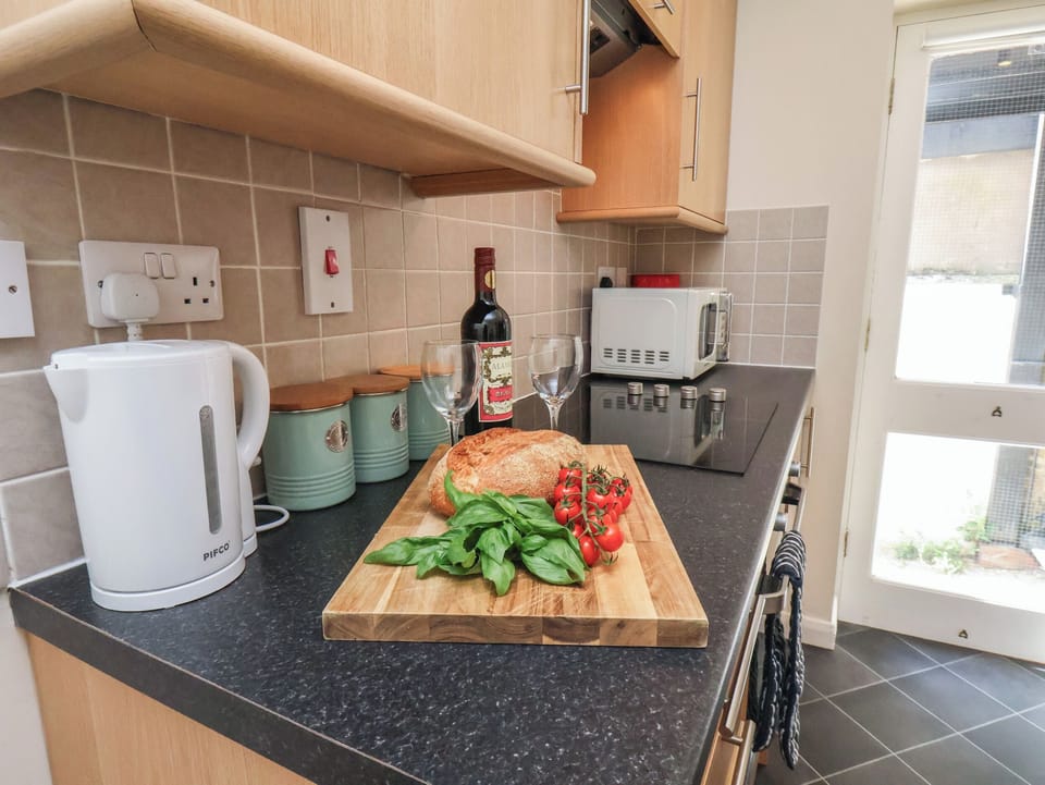 Cottage | Private kitchen | Fridge, microwave, highchair, cookware/dishes/utensils