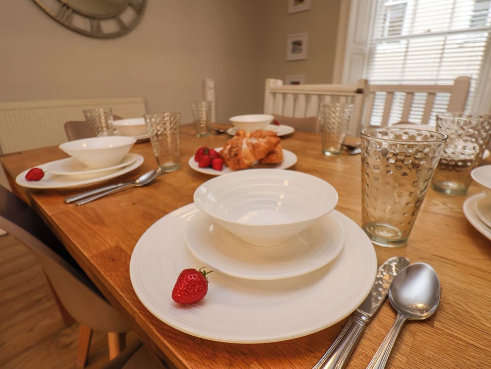 Cottage | Dining