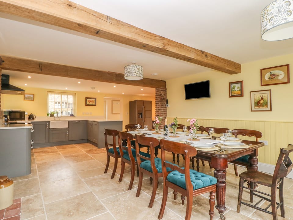 Cottage | Private kitchen | Dishwasher, electric kettle, toaster, cookware/dishes/utensils