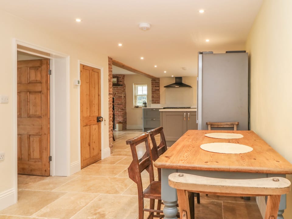 Cottage | Private kitchen | Dishwasher, electric kettle, toaster, cookware/dishes/utensils