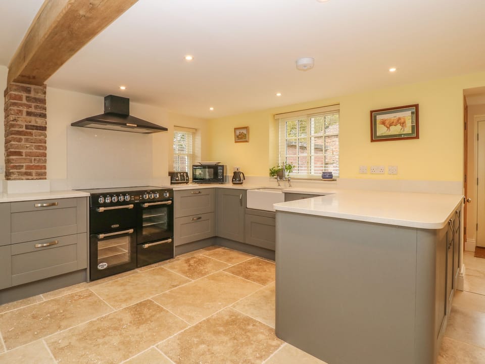 Cottage | Private kitchen | Dishwasher, electric kettle, toaster, cookware/dishes/utensils