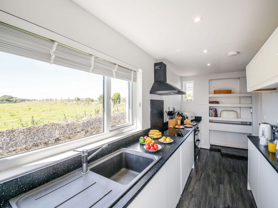 Cottage | Private kitchen | Fridge, stovetop, dishwasher, electric kettle
